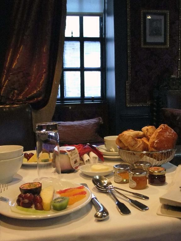 The Witchery By The Castle Edinburgh Exterior photo