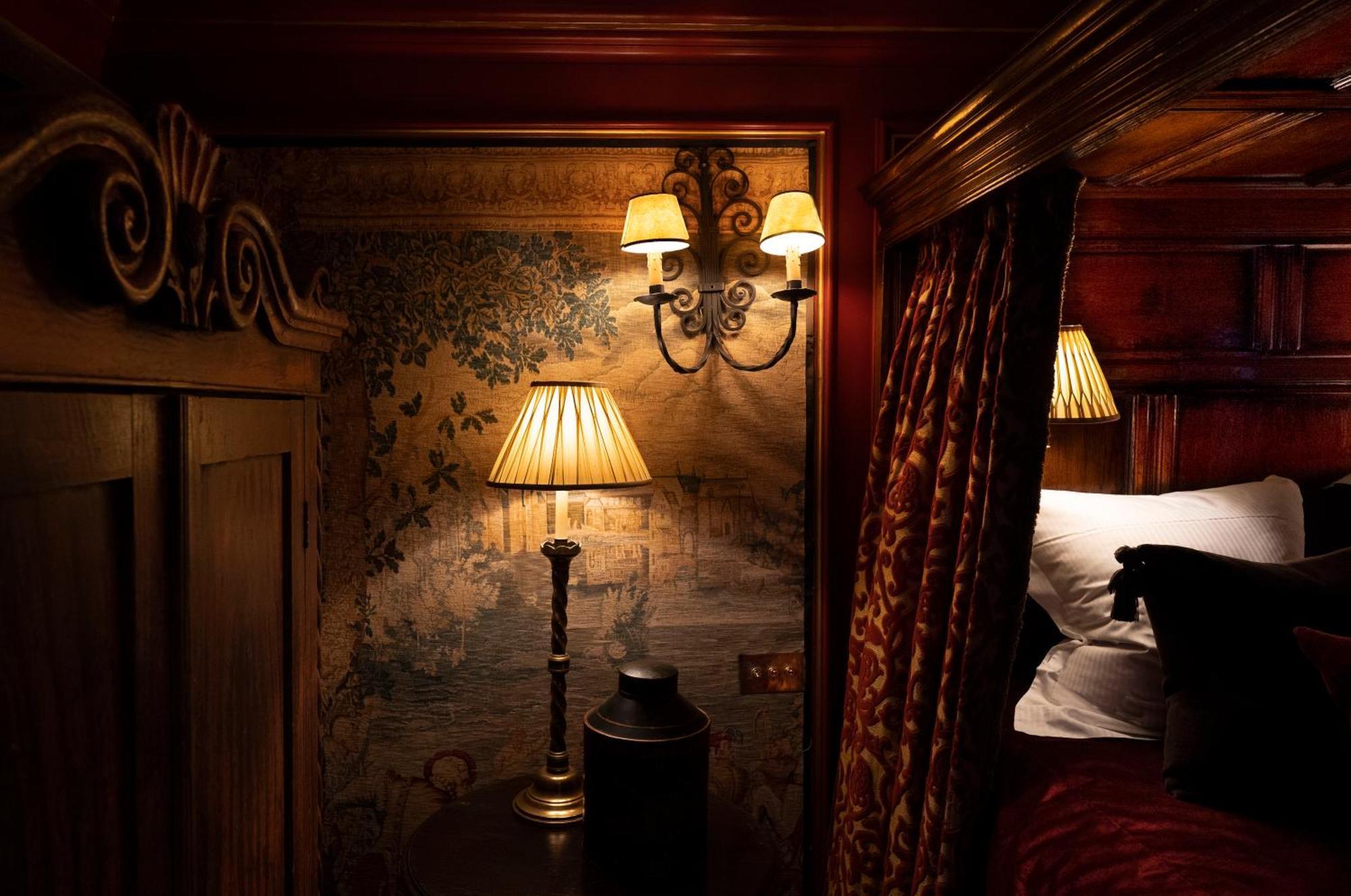 The Witchery By The Castle Edinburgh Exterior photo